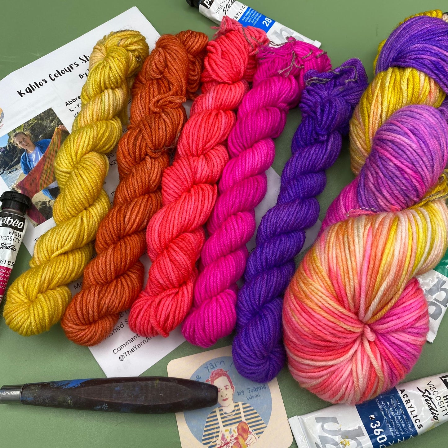 Kahlo's Colours Kits - 5 x 20g Mini Skeins & 100g with pattern - Merino DK
